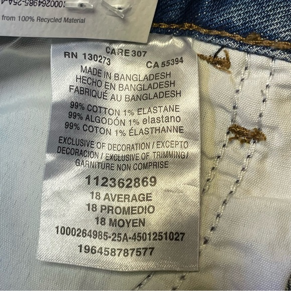 NEW Wrangler Mid Rise Vintage Denim Jean Shorts Womens 18 Distressed 3” Cut Offs - Picture 8 of 8